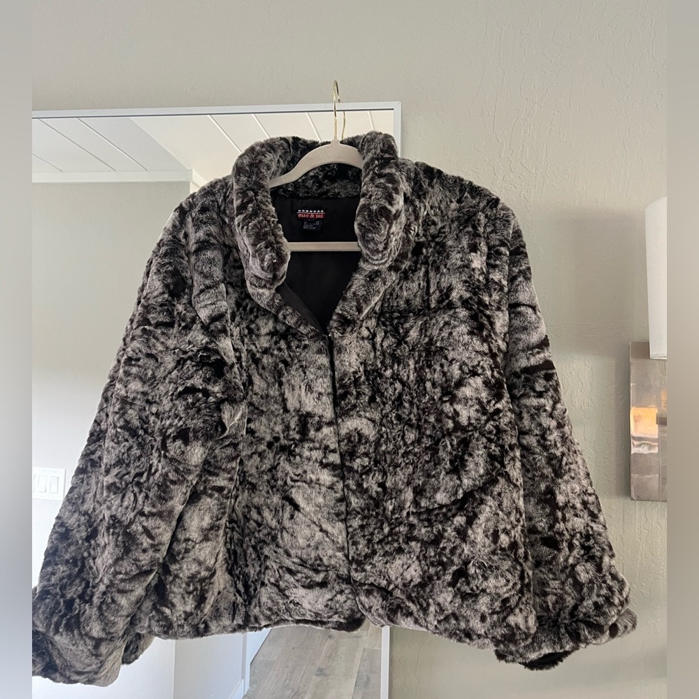 Mac & Jac Plush Faux Fur Jacket in Black and Gray